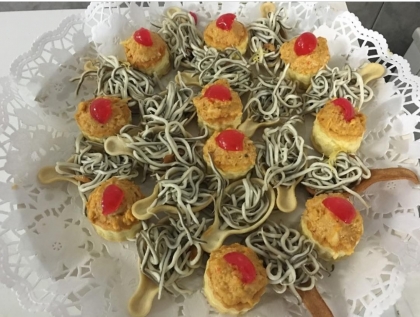 Catering de Cucharitas rellenas de gulas y volovánes